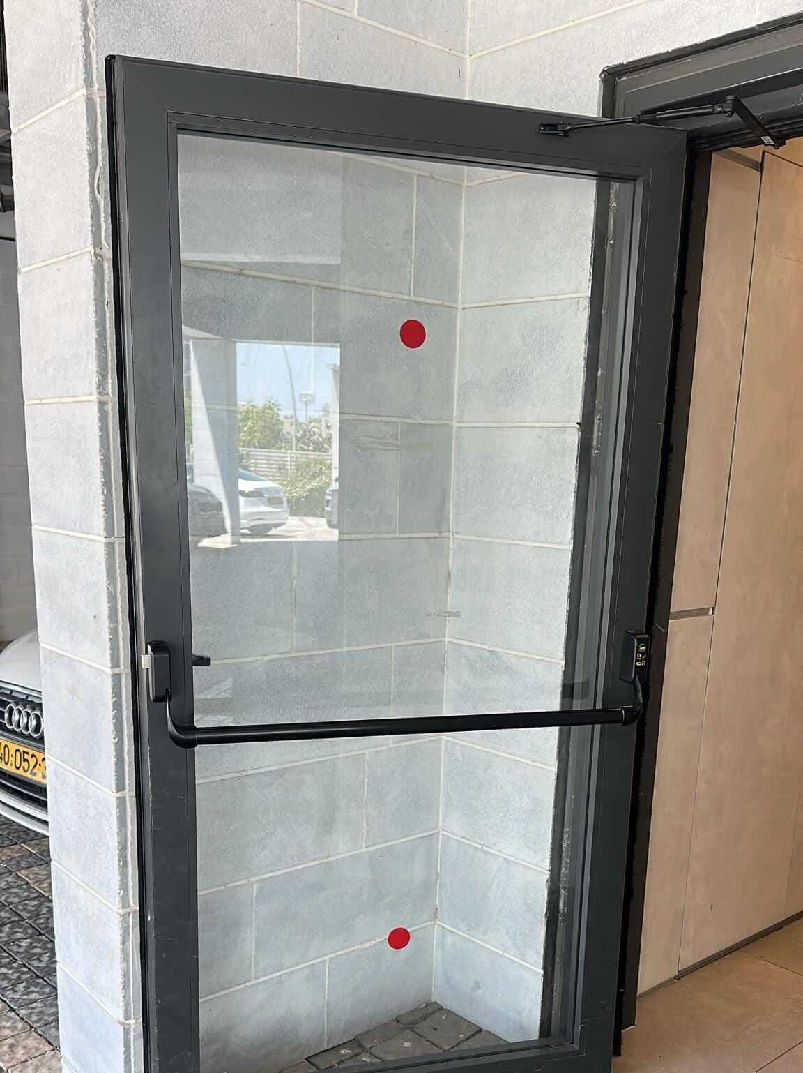 ניקיון בניינים — לובי וחדר מדרגות נקי, תמונה 4
